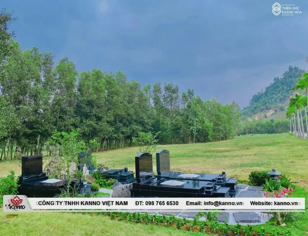 Thien Duc Memorial Park, Khanh Hoa – KANNO Family Memorial Showroom 2023 Indian granite double grave Dong Nai Showroom Mộ gia tộc đặt tại Công viên nghĩa trang Thiên Đức – Khánh Hòa - KANNO TRADING 2023