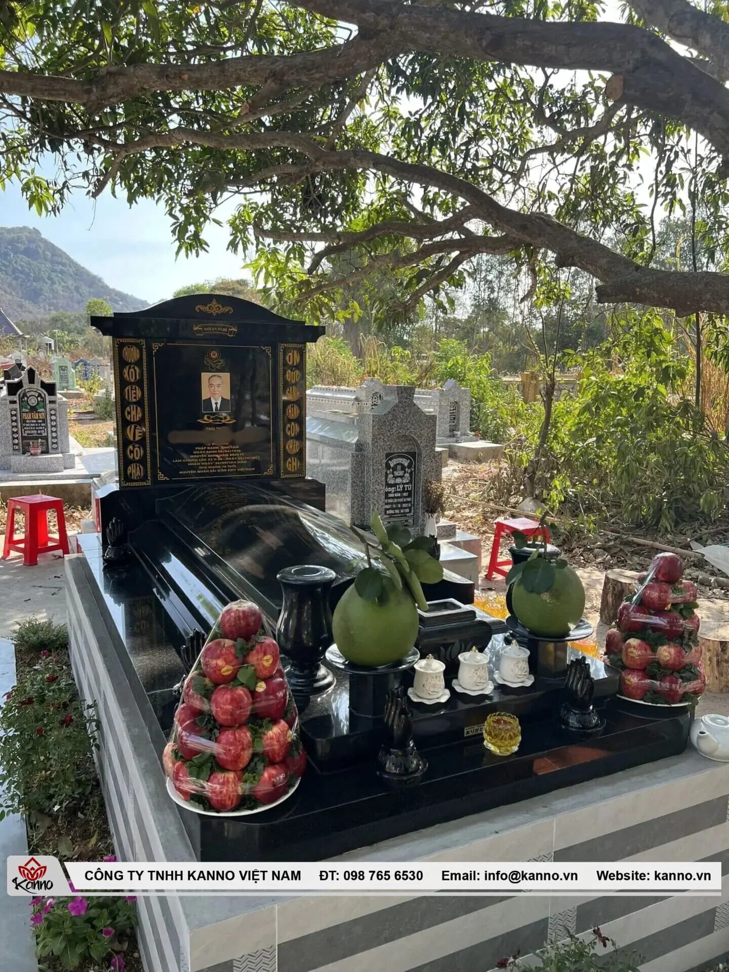Indian Black Granite Grave for the Father of Venerable Nanda Bhikkhu – 2024 Indian Black Granite grave An Giang Completed Indian Black Granite memorial by KANNO