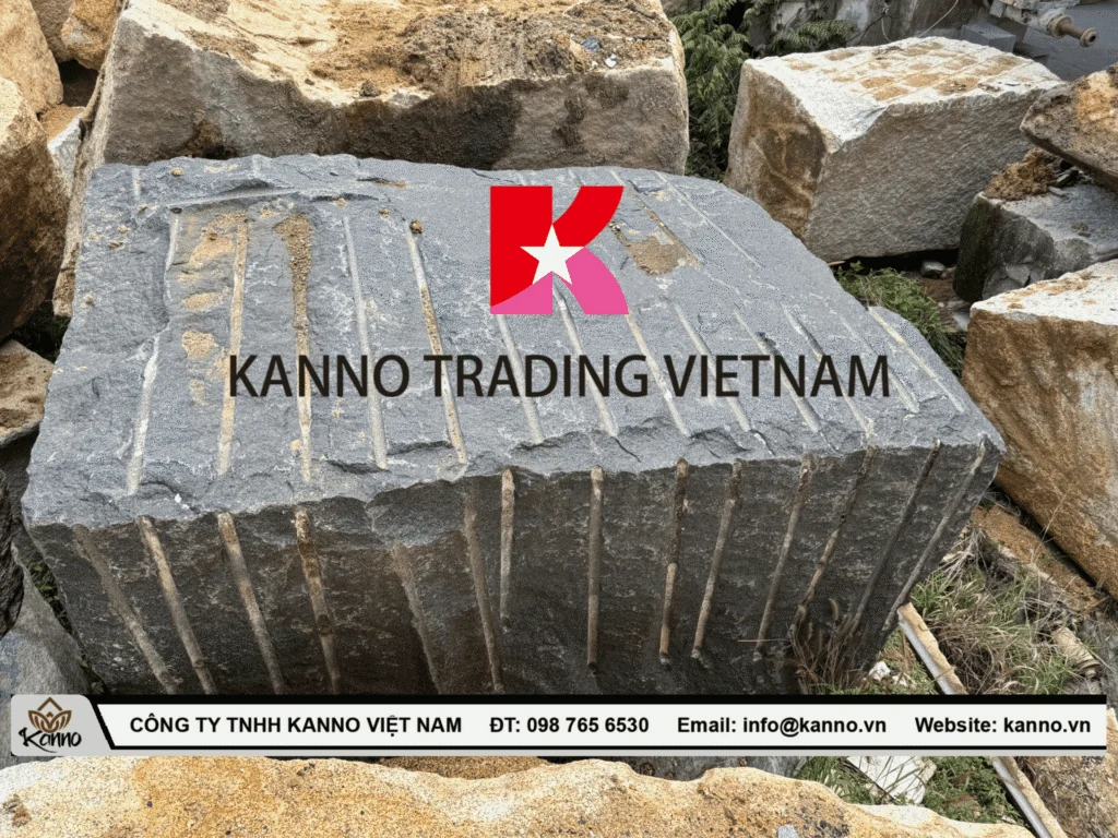 Quy Trình Chế Tác Mộ Từ Đá Khối Granite Ấn Độ Tại Kanno Đá Khối Granite Ấn Độ Quy Trình Chế Tác Mộ Từ Nguyên Liệu Đá Khối Granite Ấn Độ Tại Kanno