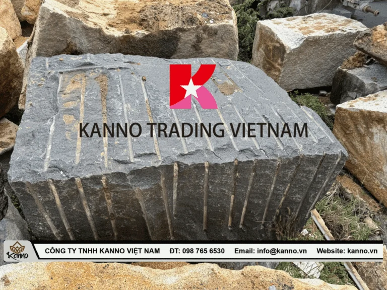Quy Trình Chế Tác Mộ Từ Nguyên Liệu Đá Khối Granite Ấn Độ Tại Kanno