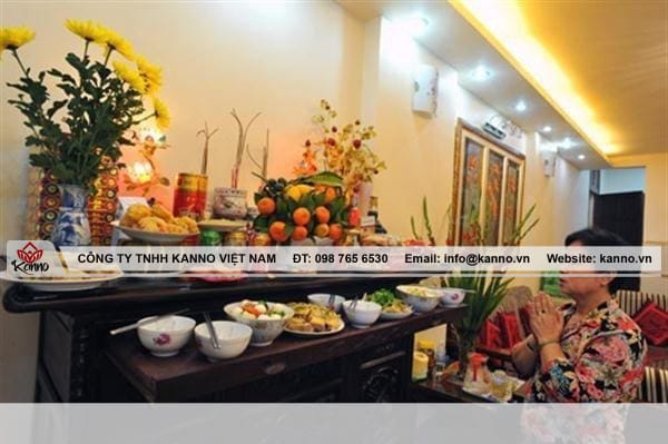 Cách thắp hương cho người mới mất đúng phong tục cách thắp hương cho người mới mất Lưu ý và kiêng kỵ khi thắp hương cho người mới mất