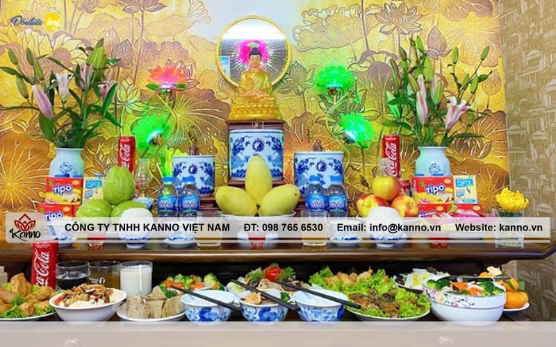 Hình ảnh chuẩn bị mâm cúng gia tiên lễ Vu Lan