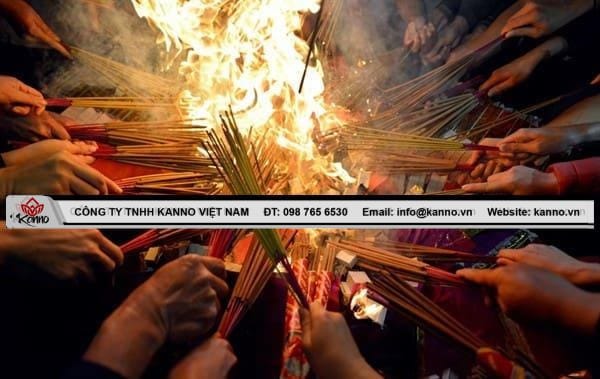 Văn khấn hóa vàng mã – Hướng dẫn chi tiết cho gia chủ văn khấn hóa vàng mã Nét đẹp của tục đốt vàng mã