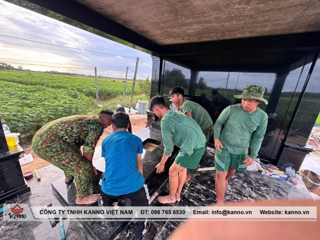 Hình ảnh đội ngũ Kanno thi công nhà mồ trong vòng 25 ngày ở Miên Tây